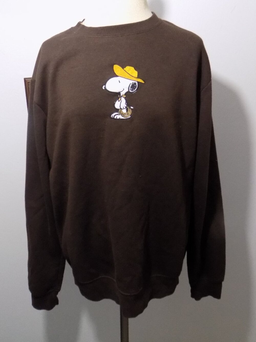 Vintage Peanuts Cowboy Snoopy Embroidered Crewneck Sweatshirt – Dark Brown